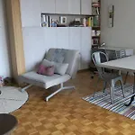 2 pièces lumineux quartier animé
