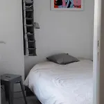 2 pièces lumineux quartier animé